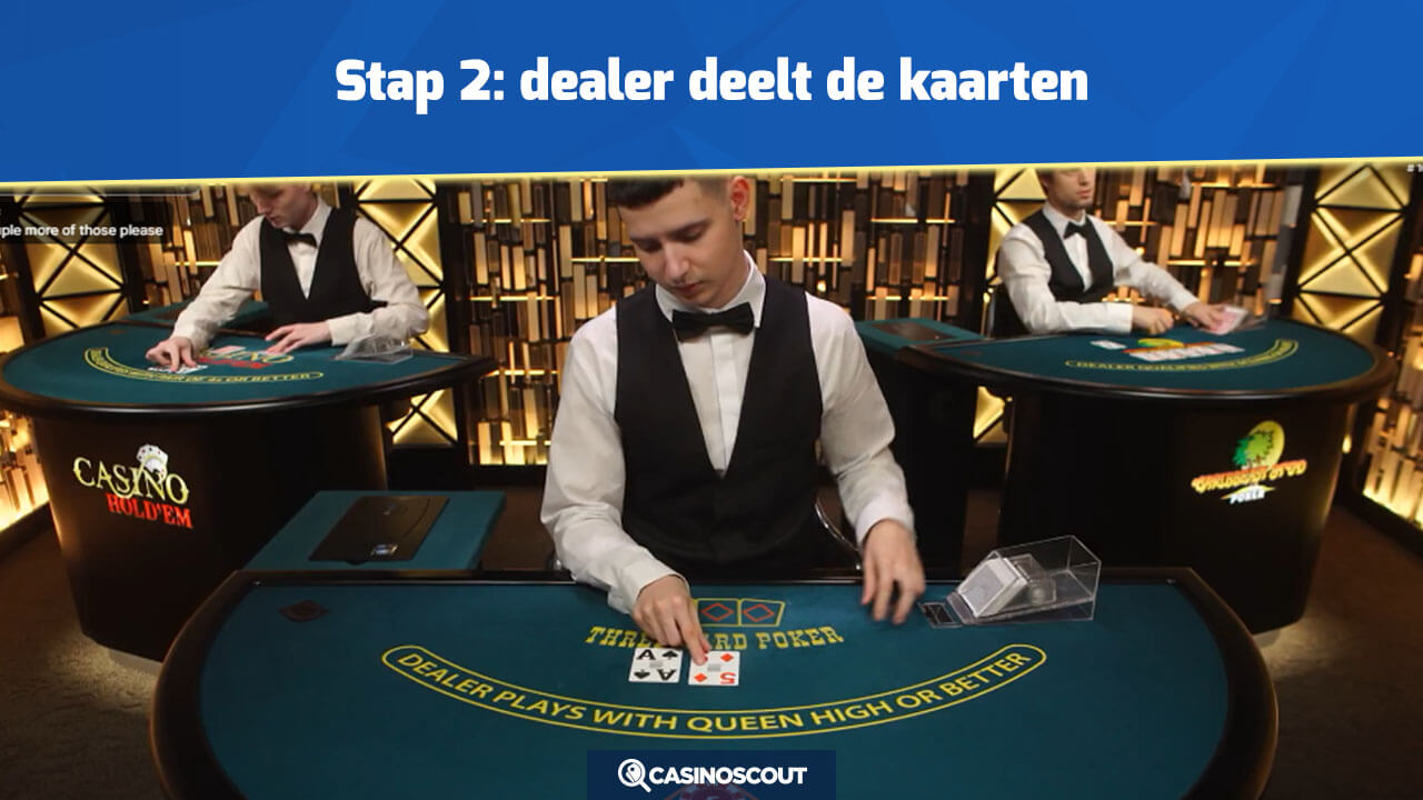 Dealer deelt de kaarten in Three Card Poker